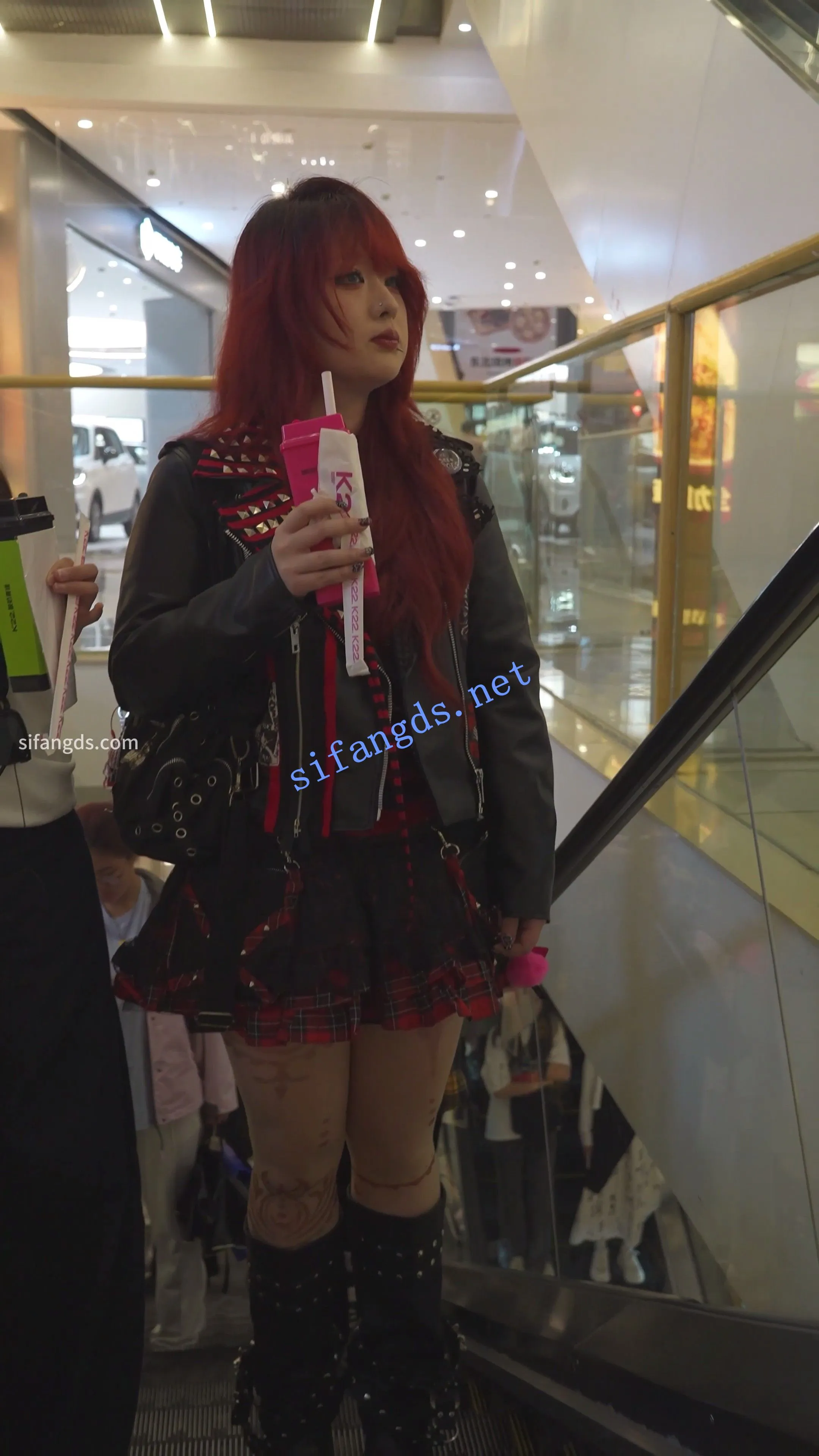 (BC-AA-546)红发小姐姐花纹肉丝配半透花内..背面露屁股缝