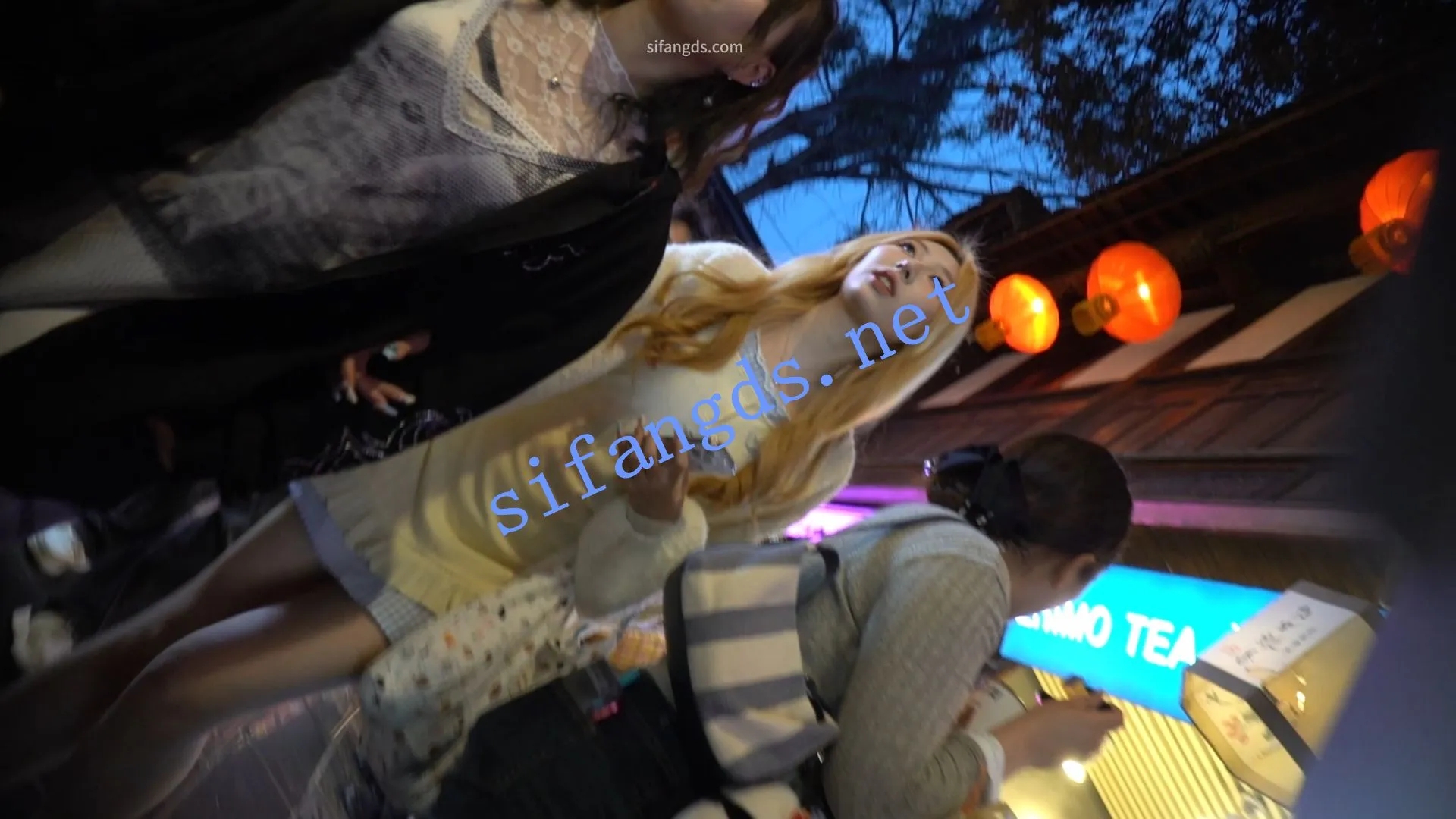 （空城原创）超短裙高颜金发长腿小姐姐，淡黄窄N夹成丁