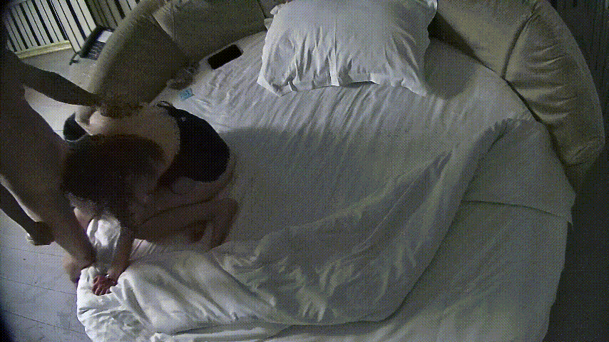 情趣台 10-23 妓女小姐姐接客 秃顶大哥真是猴急 进来先打一炮 再来口交这些前戏 看来是憋太久了 急于释放