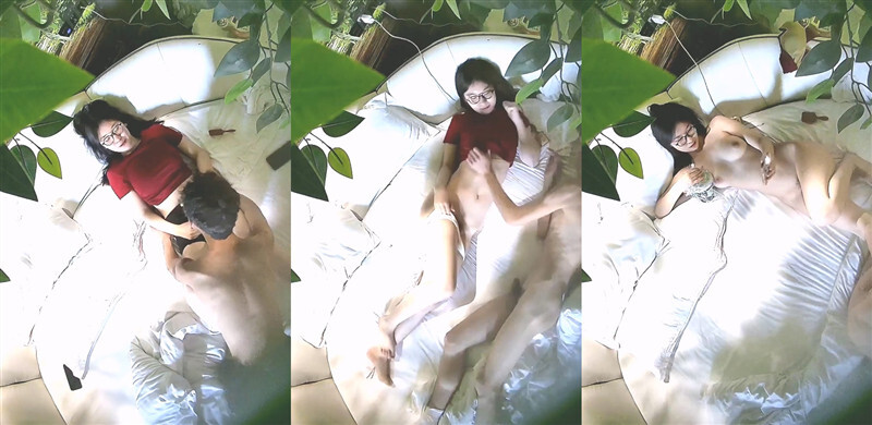 《酒店摄像头破解》小伙带着极品粉嫩的小女友各种姿势啪啪连干两炮