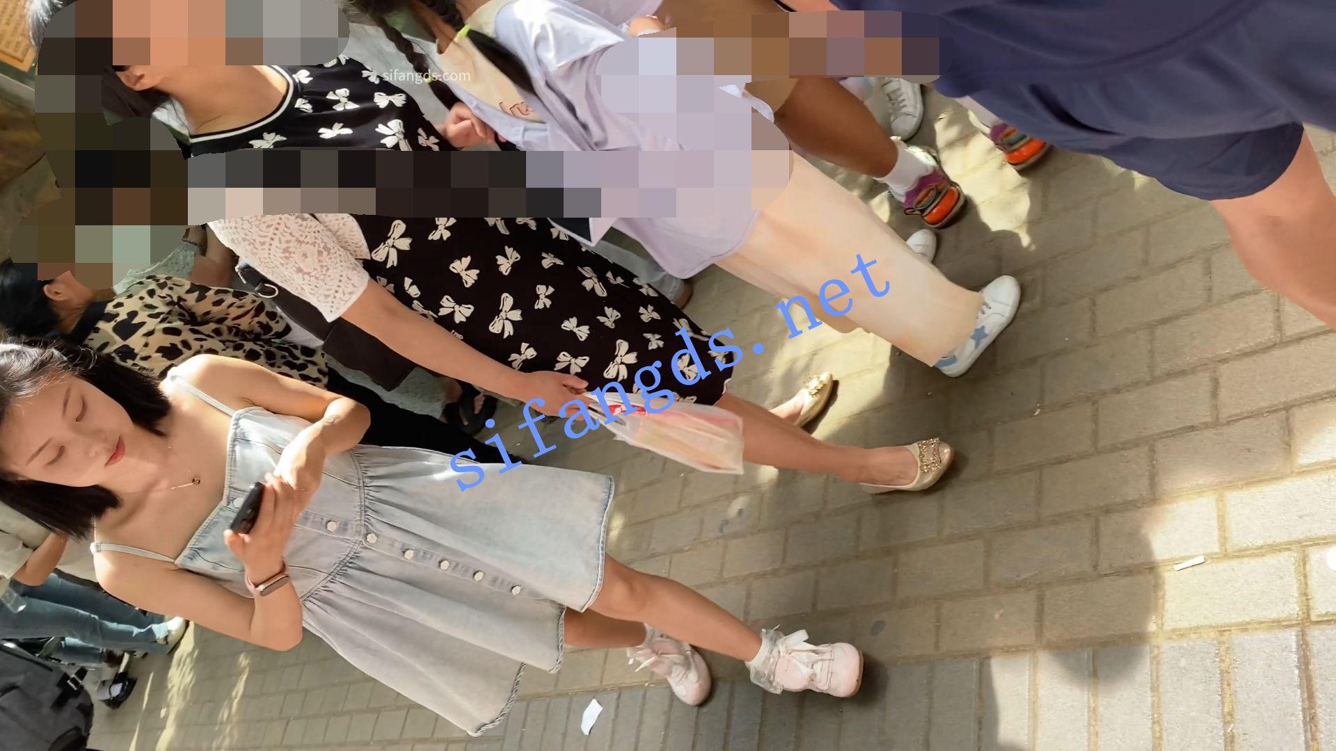 （空城原创）吊带牛仔连衣裙小姐姐，干净白N包裹肉臀